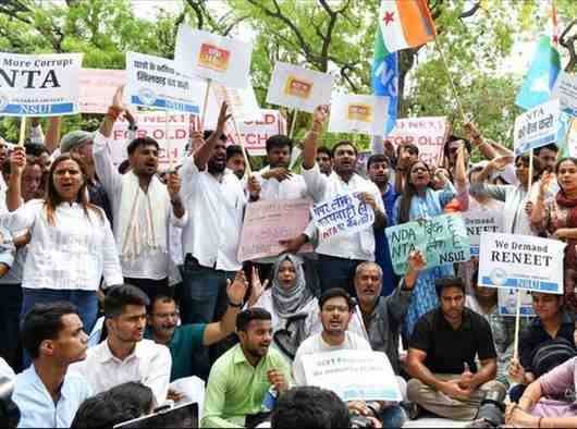 NEET 2026:ದೇಶದಾದ್ಯಂತ ಪ್ರತಿಭಟನೆ